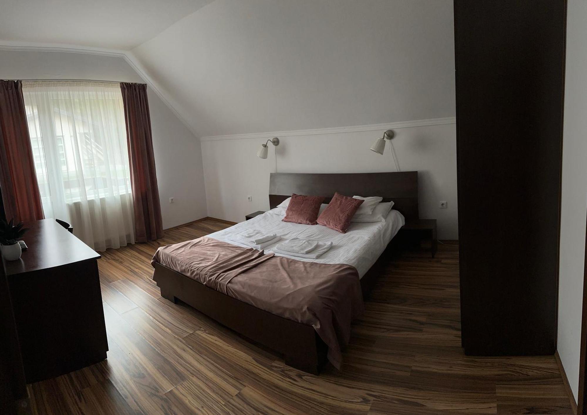 Vila Man Hotel Sovata Buitenkant foto